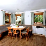 Kreuzlauhof 度假居 *